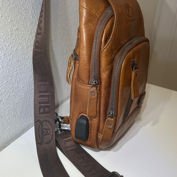 BULLCAPTAIN Genuine Leather Sling Bag with USB Charging Port - Picture 4 of 16